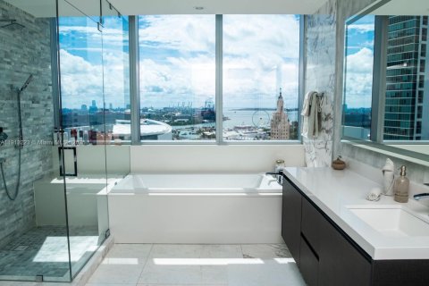 Condominio en venta en Miami, Florida, 3 dormitorios, 203.27 m2 № 2185828 - foto 11