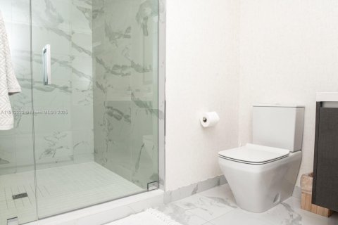 Condominio en venta en Miami, Florida, 3 dormitorios, 203.27 m2 № 2185828 - foto 15