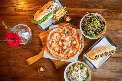 Propiedad comercial en venta en Boca Raton, Florida № 1932515 - foto 1