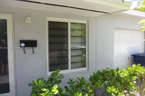 House in Miami, Florida 4 bedrooms, 95.22 sq.m. № 1874495 - photo 4