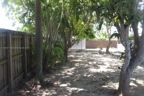 House in Miami, Florida 4 bedrooms, 95.22 sq.m. № 1874495 - photo 11