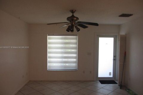 House in Miami, Florida 4 bedrooms, 95.22 sq.m. № 1874495 - photo 19