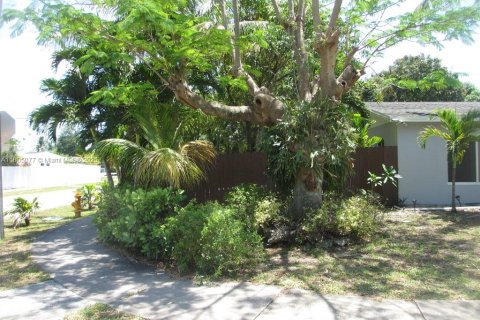 House in Miami, Florida 4 bedrooms, 95.22 sq.m. № 1874495 - photo 7