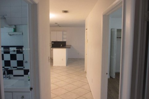 House in Miami, Florida 4 bedrooms, 95.22 sq.m. № 1874495 - photo 26