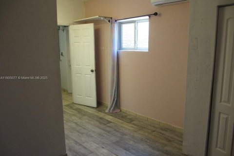 House in Miami, Florida 4 bedrooms, 95.22 sq.m. № 1874495 - photo 29