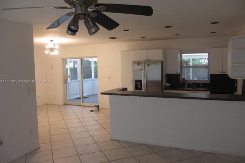 House in Miami, Florida 4 bedrooms, 95.22 sq.m. № 1874495 - photo 17