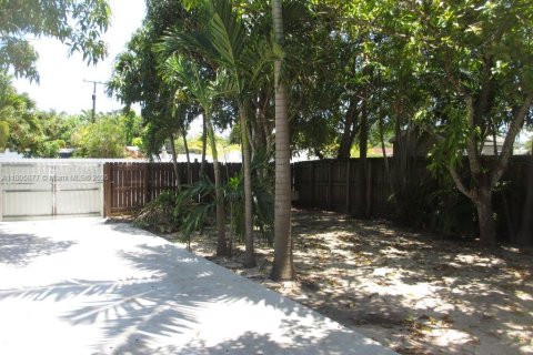House in Miami, Florida 4 bedrooms, 95.22 sq.m. № 1874495 - photo 16