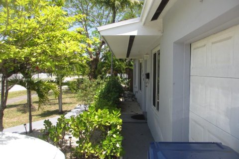 House in Miami, Florida 4 bedrooms, 95.22 sq.m. № 1874495 - photo 6