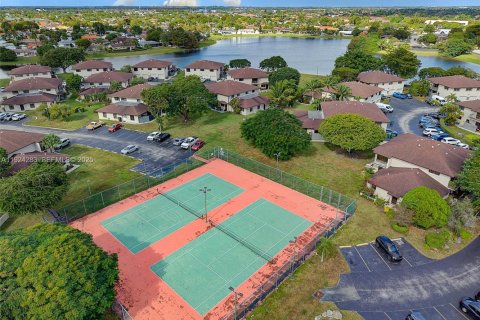 Купить таунхаус в Майами, Флорида 2 спальни, 98.2м2, № 1983504 - фото 26