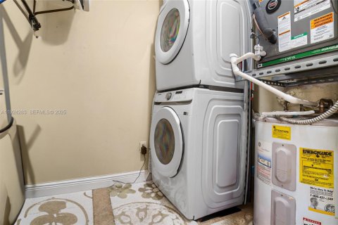 Купить таунхаус в Майами, Флорида 2 спальни, 98.2м2, № 1983504 - фото 17