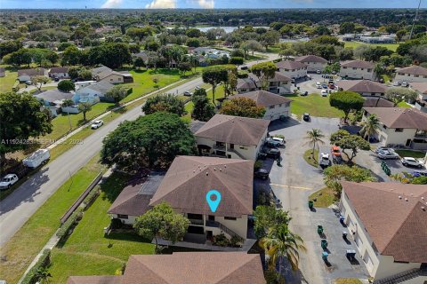 Купить таунхаус в Майами, Флорида 2 спальни, 98.2м2, № 1983504 - фото 22