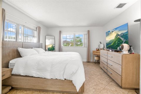 Купить таунхаус в Майами, Флорида 2 спальни, 98.2м2, № 1983504 - фото 12