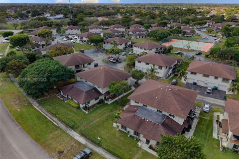 Купить таунхаус в Майами, Флорида 2 спальни, 98.2м2, № 1983504 - фото 24