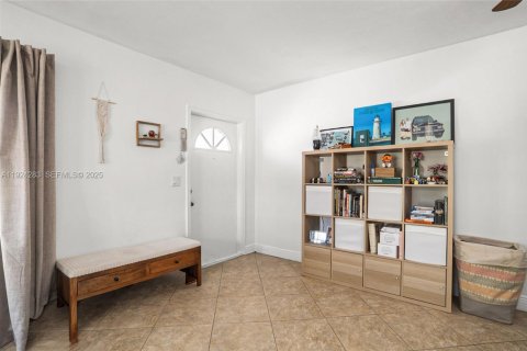 Купить таунхаус в Майами, Флорида 2 спальни, 98.2м2, № 1983504 - фото 3