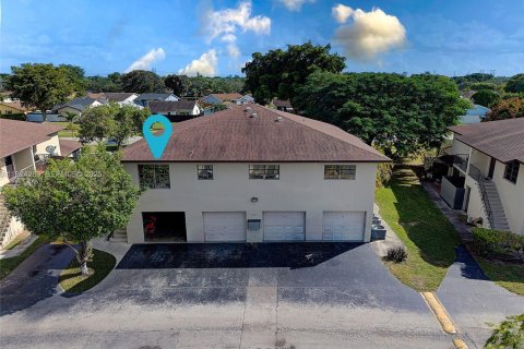 Купить таунхаус в Майами, Флорида 2 спальни, 98.2м2, № 1983504 - фото 1