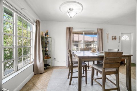 Купить таунхаус в Майами, Флорида 2 спальни, 98.2м2, № 1983504 - фото 6