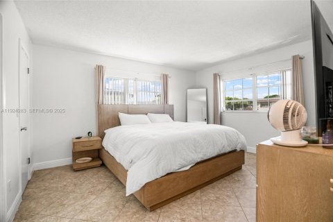 Купить таунхаус в Майами, Флорида 2 спальни, 98.2м2, № 1983504 - фото 11