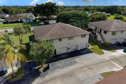 Купить таунхаус в Майами, Флорида 2 спальни, 98.2м2, № 1983504 - фото 21