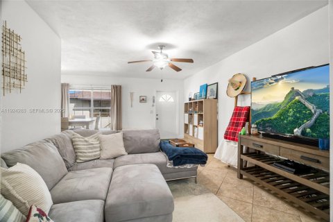 Купить таунхаус в Майами, Флорида 2 спальни, 98.2м2, № 1983504 - фото 10