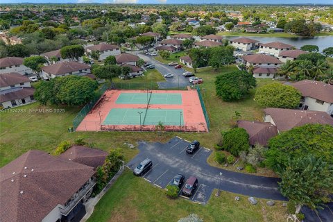 Купить таунхаус в Майами, Флорида 2 спальни, 98.2м2, № 1983504 - фото 25