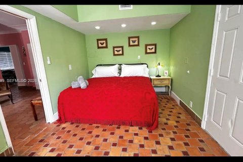 Villa ou maison à louer à Miami, Floride: 3 chambres, 227.61 m2 № 2048386 - photo 6