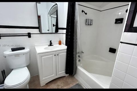 Villa ou maison à louer à Miami, Floride: 3 chambres, 227.61 m2 № 2048386 - photo 8