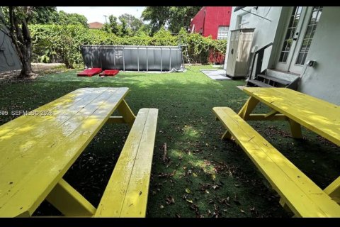 Villa ou maison à louer à Miami, Floride: 3 chambres, 227.61 m2 № 2048386 - photo 9