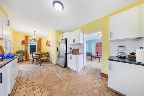 Снять в аренду виллу или дом в Майами, Флорида 3 спальни, 227.61м2, № 2048386 - фото 22