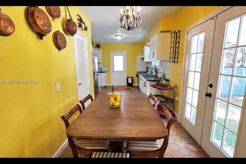 Villa ou maison à louer à Miami, Floride: 3 chambres, 227.61 m2 № 2048386 - photo 4