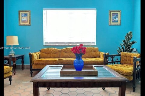 Villa ou maison à Miami, Floride 3 chambres, 227.61 m2 № 2048386