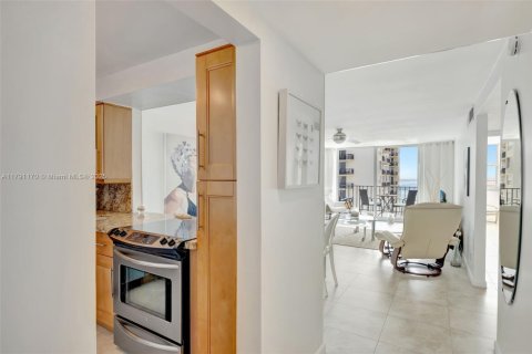 Condo in Hollywood, Florida, 1 bedroom  № 1726920 - photo 8