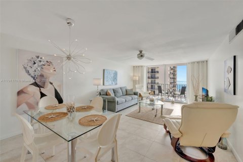 Condo in Hollywood, Florida, 1 bedroom  № 1726920 - photo 10