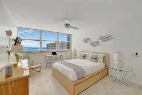 Condo in Hollywood, Florida, 1 bedroom  № 1726920 - photo 13