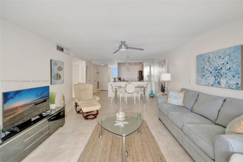 Condo in Hollywood, Florida, 1 bedroom  № 1726920 - photo 4