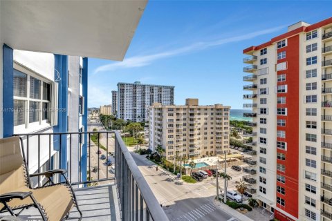 Condo in Hollywood, Florida, 1 bedroom  № 1726920 - photo 20