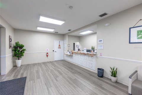 Купить коммерческую недвижимость в Зеферхиллс-Норт, Флорида 718.41м2, № 1441299 - фото 19