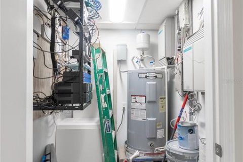 Купить коммерческую недвижимость в Зеферхиллс-Норт, Флорида 718.41м2, № 1441299 - фото 30