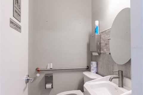 Купить коммерческую недвижимость в Зеферхиллс-Норт, Флорида 718.41м2, № 1441299 - фото 29