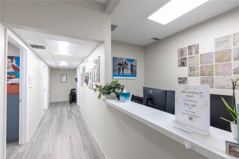 Купить коммерческую недвижимость в Зеферхиллс-Норт, Флорида 718.41м2, № 1441299 - фото 25