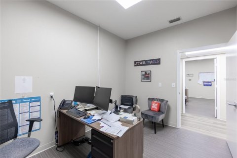 Propiedad comercial en venta en Zephyrhills, Florida, 718.41 m2 № 1441299 - foto 28