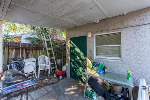 Commercial property in West Palm Beach, Florida 197.79 sq.m. № 284486 - photo 1