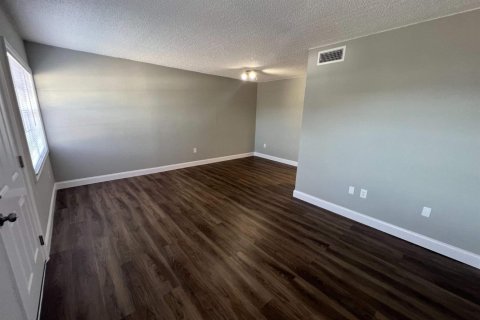 Appartement à louer à Opa-locka, Floride: 1 chambre, 65.03 m2 № 2297315 - photo 2