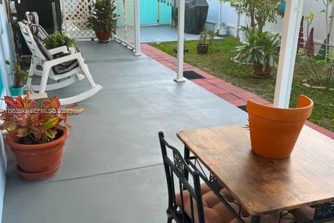 Villa ou maison à vendre à Miami, Floride: 4 chambres, 128.21 m2 № 2008305 - photo 25