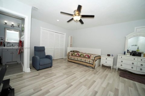 Villa ou maison à vendre à Miami, Floride: 4 chambres, 128.21 m2 № 2008305 - photo 12