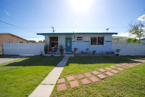 Villa ou maison à Miami, Floride 4 chambres, 128.21 m2 № 2008305