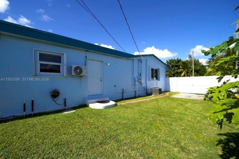 Villa ou maison à vendre à Miami, Floride: 4 chambres, 128.21 m2 № 2008305 - photo 16