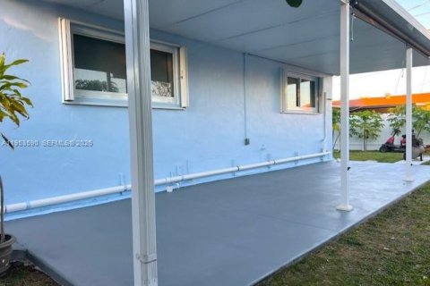 Villa ou maison à vendre à Miami, Floride: 4 chambres, 128.21 m2 № 2008305 - photo 22