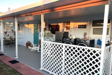 Villa ou maison à vendre à Miami, Floride: 4 chambres, 128.21 m2 № 2008305 - photo 30