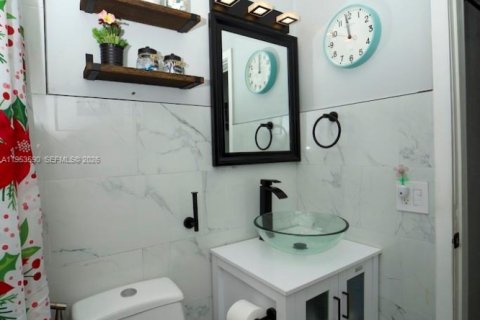 Villa ou maison à vendre à Miami, Floride: 4 chambres, 128.21 m2 № 2008305 - photo 11