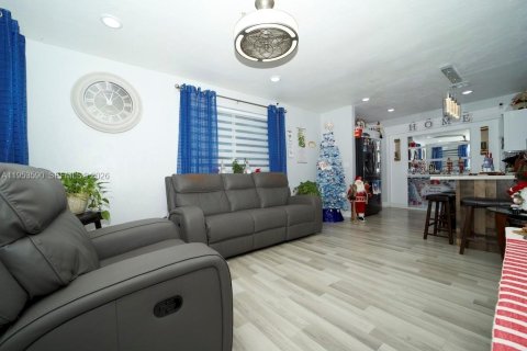 Villa ou maison à vendre à Miami, Floride: 4 chambres, 128.21 m2 № 2008305 - photo 4